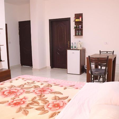 Faraseen Apartments Al Qastal Екстер'єр фото