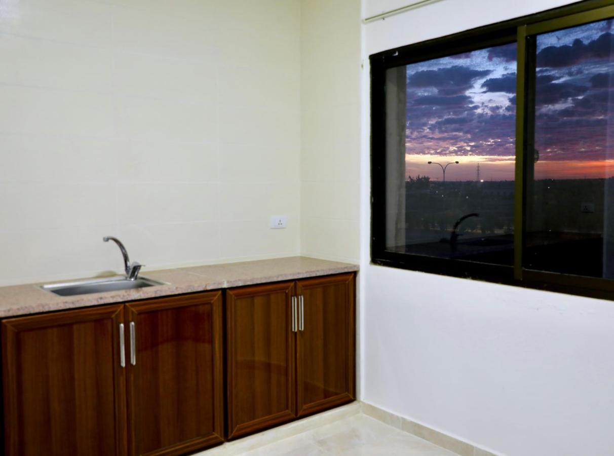 Faraseen Apartments Al Qastal Екстер'єр фото
