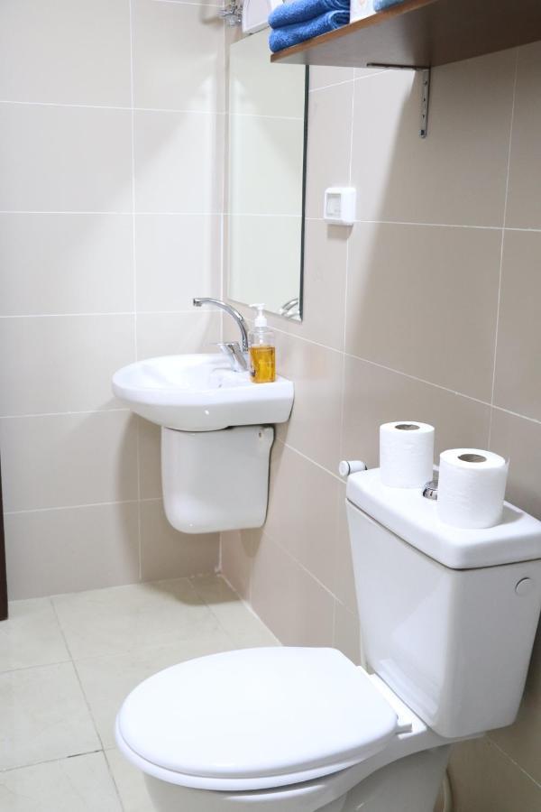 Faraseen Apartments Al Qastal Екстер'єр фото