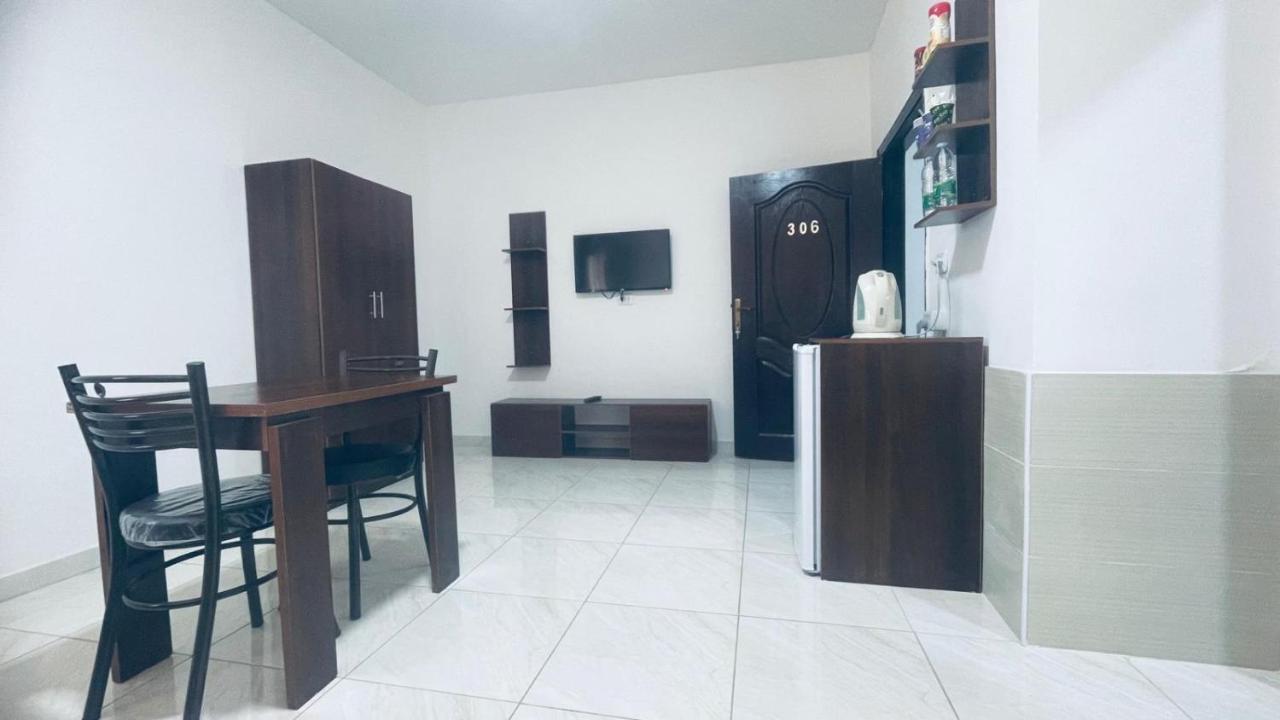 Faraseen Apartments Al Qastal Екстер'єр фото