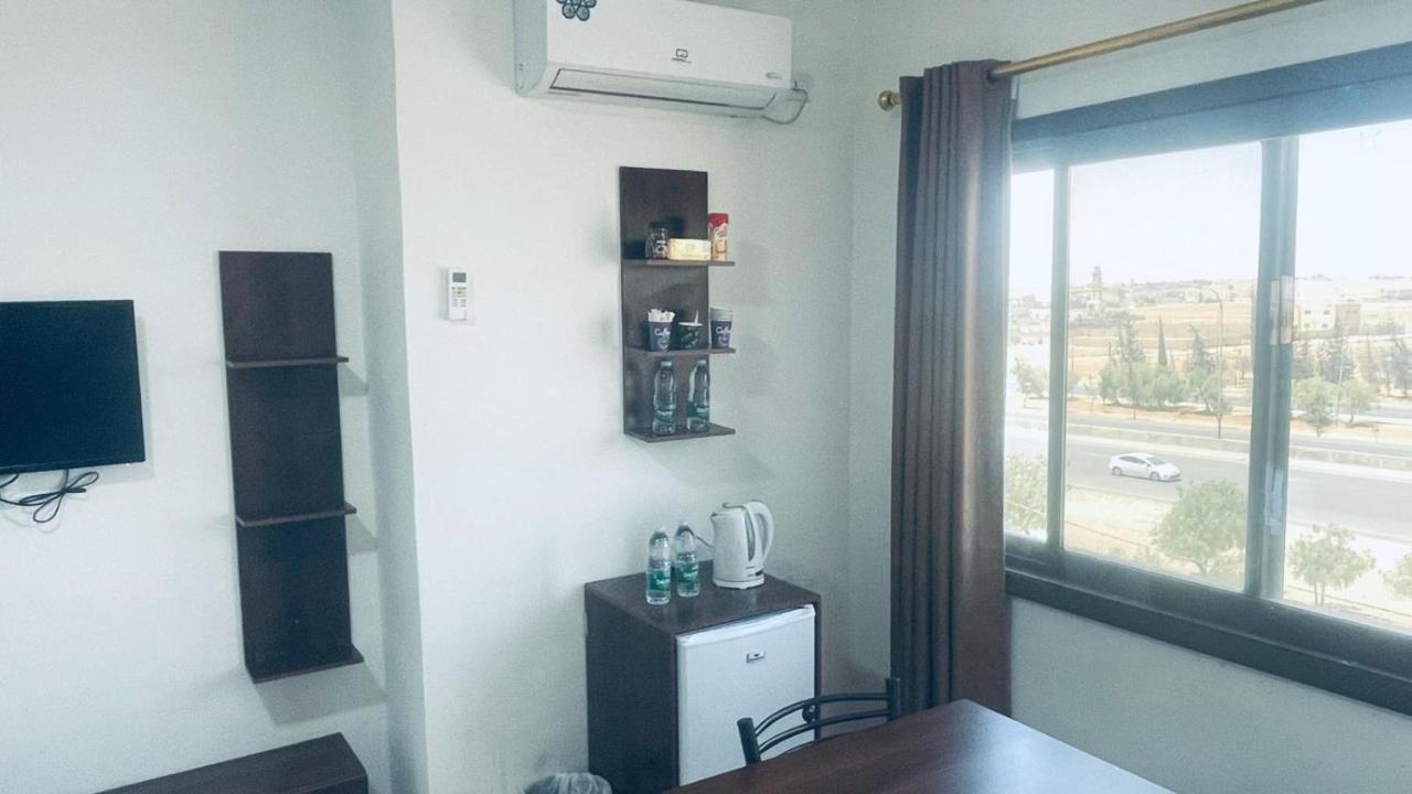 Faraseen Apartments Al Qastal Екстер'єр фото